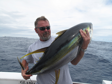 Steve with yellowfin tuna est 35kg